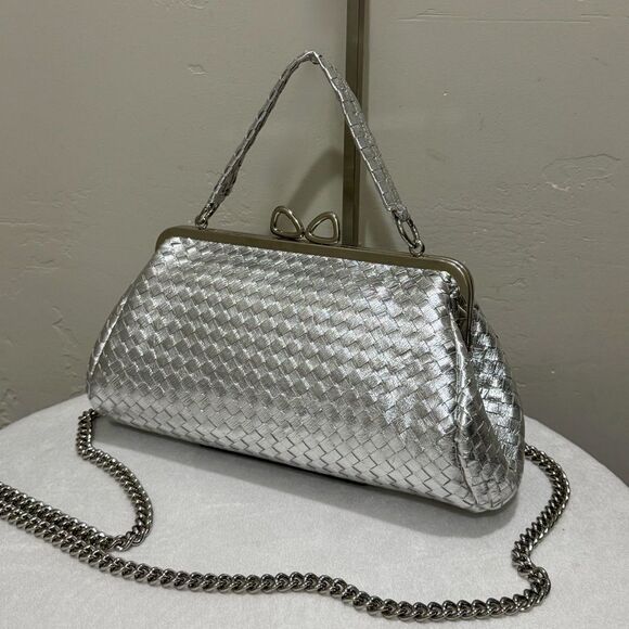 Silver Woven Leather Handmade Unique Bow Shaped Kisslock Baguette Bag/Crossbody - Picture 5 of 16